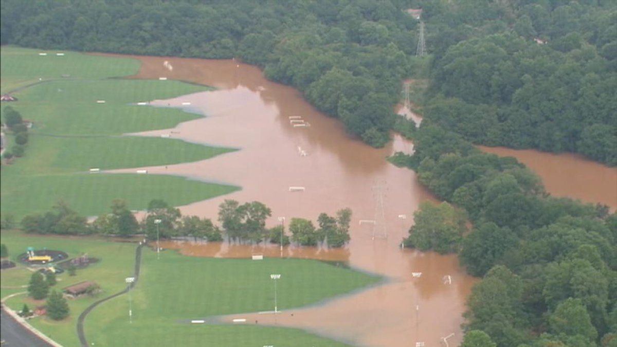 christinerappwx's tweet photo. A view of the flooding in Statesville from @WSOCChopper9. A Flood Warning remains until 11pm. #NCWX @wsoctv https://t.co/4lGzTKvDug