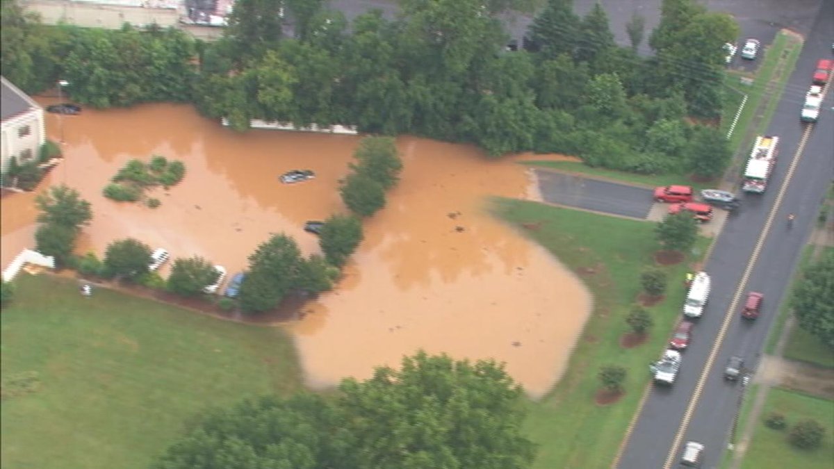 christinerappwx's tweet photo. A view of the flooding in Statesville from @WSOCChopper9. A Flood Warning remains until 11pm. #NCWX @wsoctv https://t.co/4lGzTKvDug