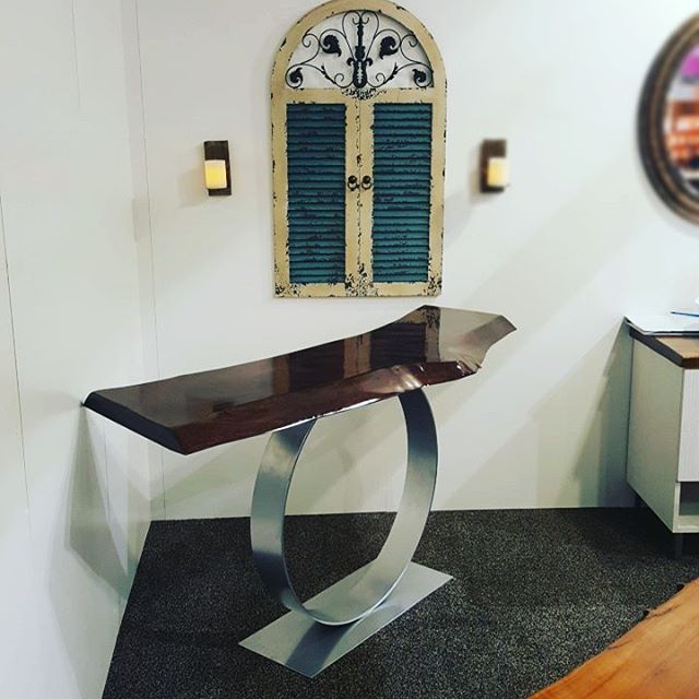 UFCofDeanBo's tweet photo. This new modern console table has been a huge hit! Customize your own today at… https://t.co/xx42UWr5hn https://t.co/4TfIUgyO5W