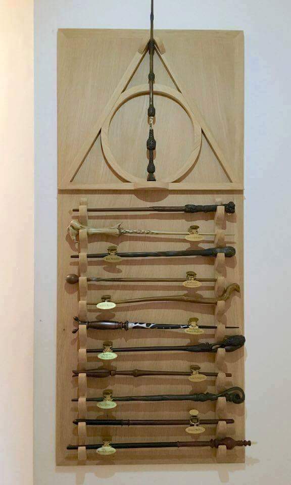 wicketkitten's tweet photo. I need one soo despredly!
#hp #HarryPotter #wand #cupbord #deadlyhallow https://t.co/xs4GUg6bhn