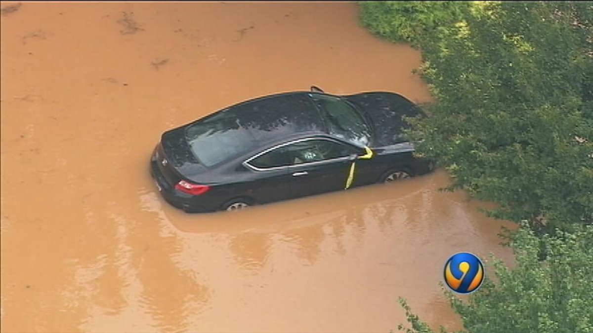 christinerappwx's tweet photo. A view of the flooding in Statesville from @WSOCChopper9. A Flood Warning remains until 11pm. #NCWX @wsoctv https://t.co/4lGzTKvDug