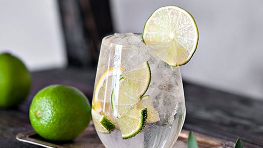 UrbanDaddy's tweet image. Here, have a gin and tonic app. @GintoApp bit.ly/2avyqai