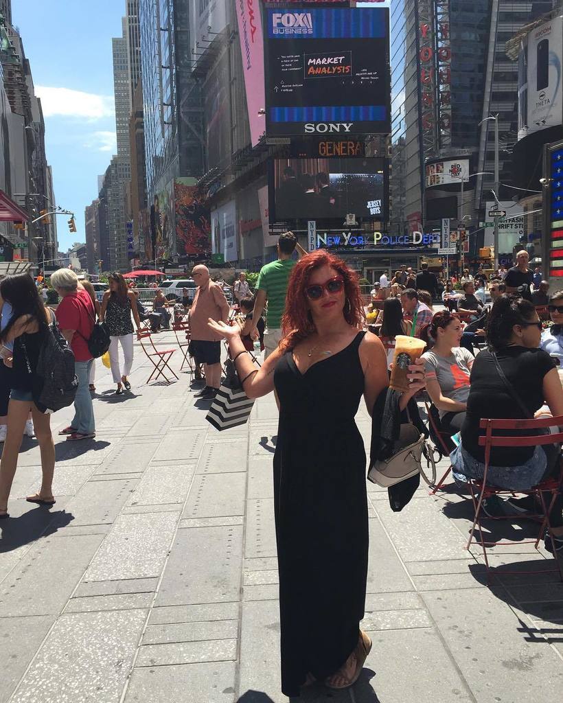 JennyGPerry's tweet photo. I love me some NYC! #nyc #timessquare #30daysofstyle #totallysleptinthis https://t.co/jsAWAcilTD https://t.co/i6p2dTvwOO