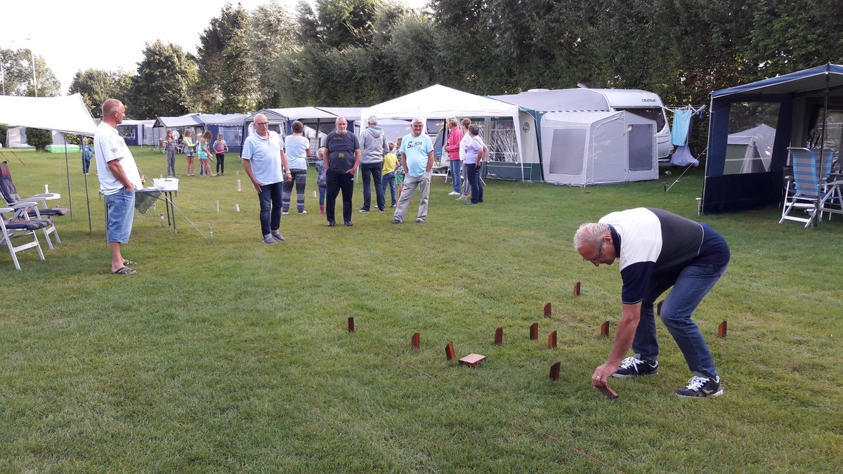 campingromalo's tweet photo. spelletjes avond op de camping! #camping #romalo #svr #altijd #gezellig https://t.co/cFTlvZBsoD