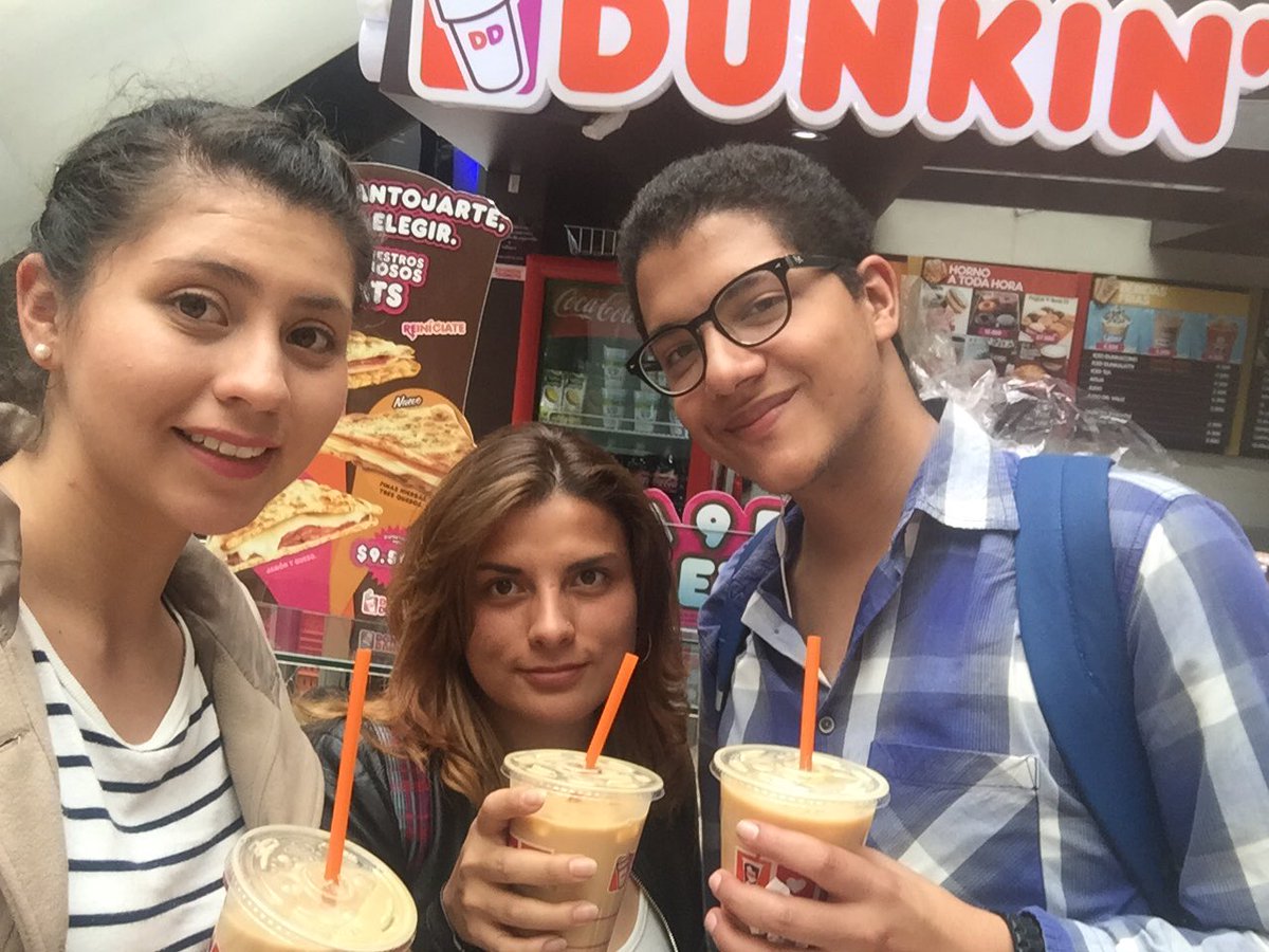 WloreSan's tweet photo. @dunkincolombia quiero muchas donas gratis, porque #EnLaUConDunkin  todo es mejor. https://t.co/ozc3GRTefx