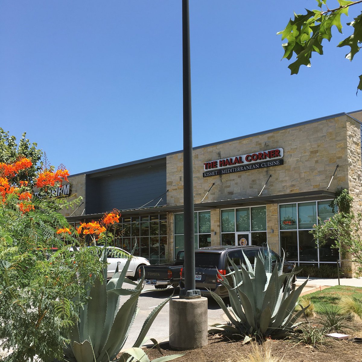 StellaCooks's tweet image. P2: White House Sauce Meat Plate, with a mix of beef shawarma and gyro meat, Halal Corner, Austin 🍲👏🏼