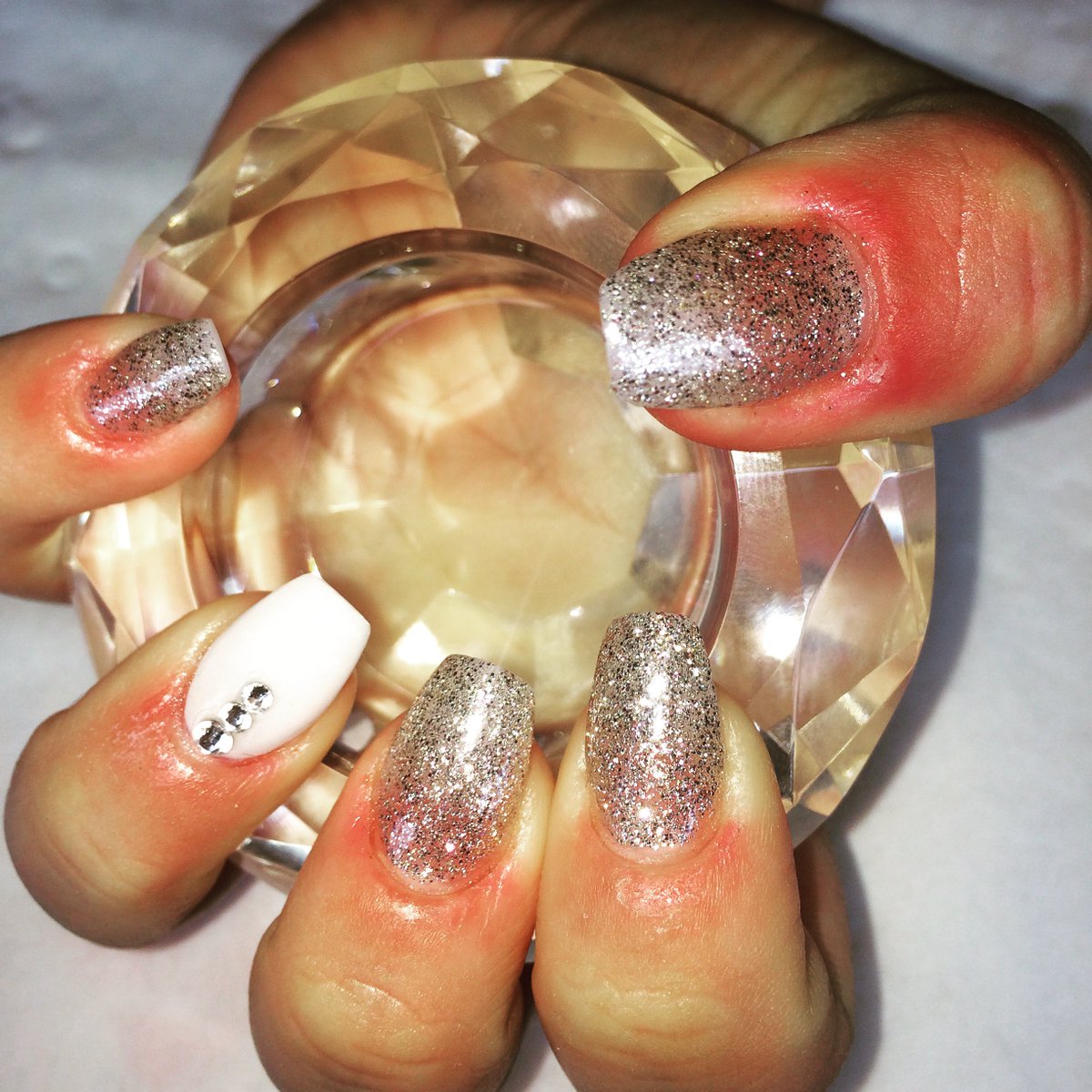 GlamUpHair1's tweet photo. #nails #acrylicnails #glamup #gelpolish #swarovski #nailsofinstagram https://t.co/W2ize0yTFi