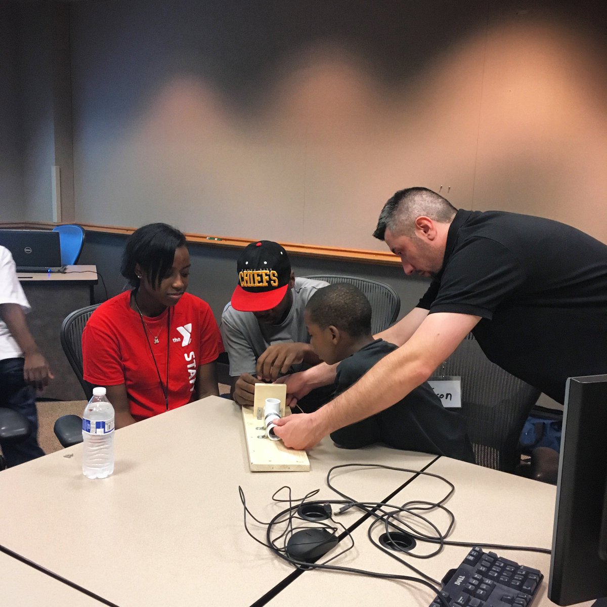 DDIworld's tweet photo. This week youth from the YMCA join DDI to learn about robotics, wearable tech, & aquaponics! #LifeAtDDI #Uspark https://t.co/ScOhn9Q9Ay