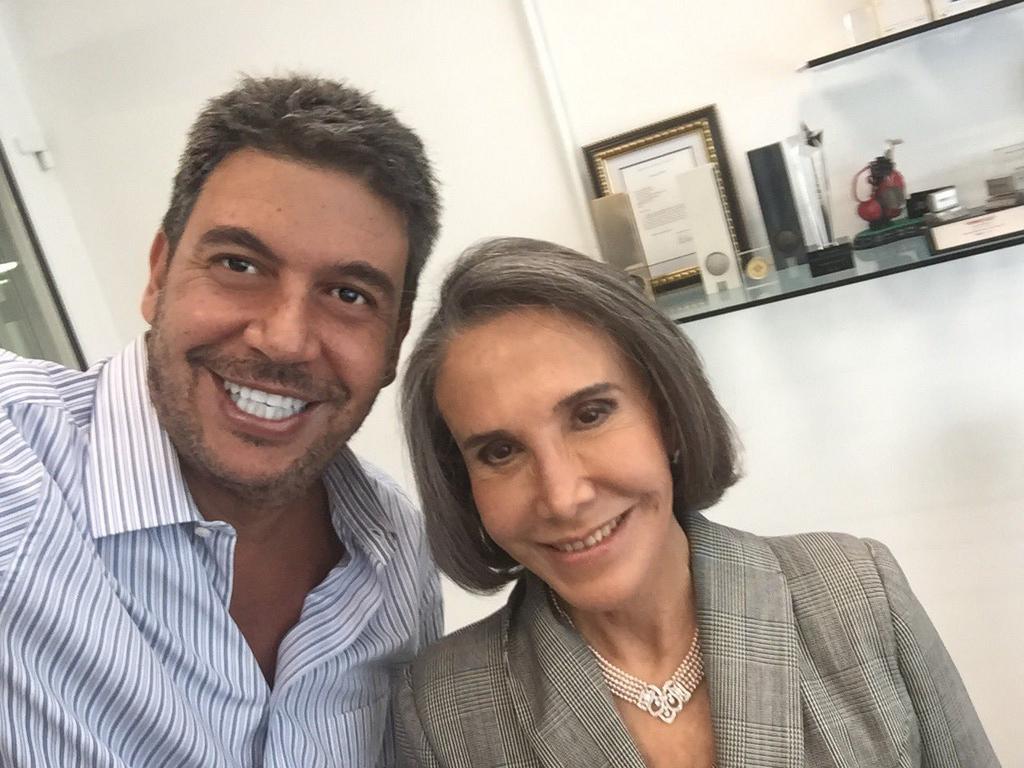 FlorindaMezaCH's tweet photo. No todos los tiburones son como los pintan, @arturoelias es un gran caballero. Fue un honor platicar con él. https://t.co/KgGGrwRBr3
