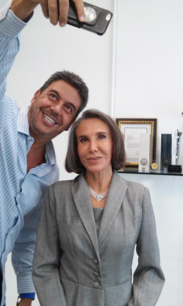 FlorindaMezaCH's tweet photo. No todos los tiburones son como los pintan, @arturoelias es un gran caballero. Fue un honor platicar con él. https://t.co/KgGGrwRBr3