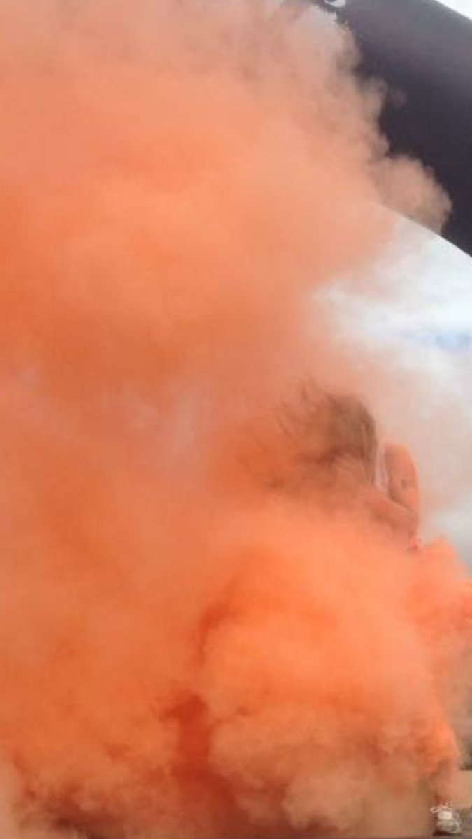 EventColour's tweet image. Fabulous orange powder cloud! #eventcolour #colourrun #throwcolor #throwingpowder