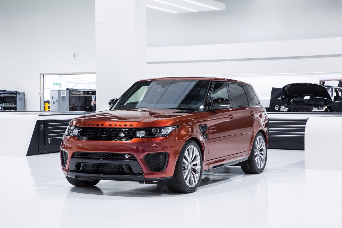 adiljop's tweet image. سيارات #لاند_روفر سفو إثناء التصنيع .
 #LandRoverMENA #SVO #RangeRoverSVR #RangeRover