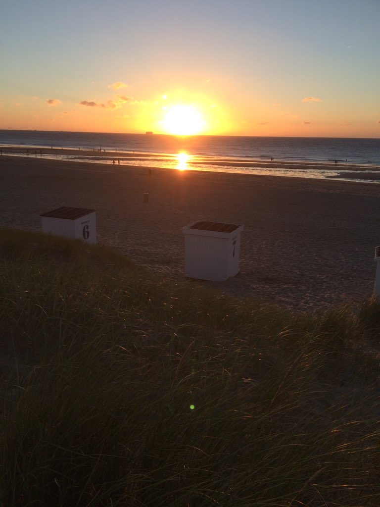 Berthold14's tweet photo. Omdat tie vanavond weer zo mooi is! #zononder #cadzand https://t.co/O6LUvUIdI1
