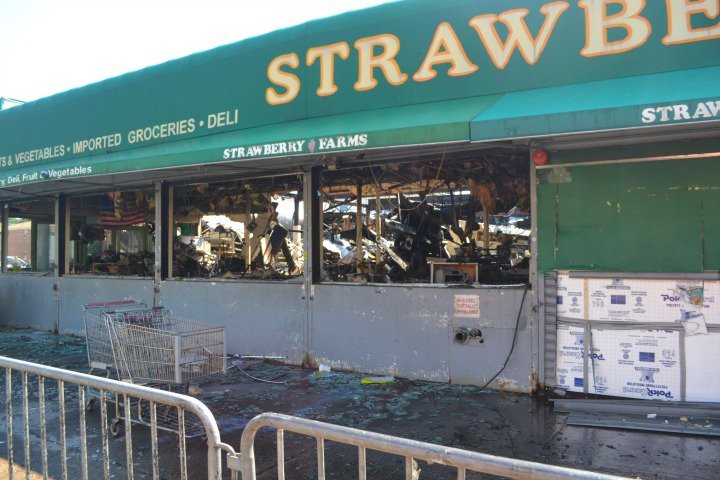 QNS's tweet photo. A big fire last night destroyed a #Whitstone supermarket and a couple of other stores. https://t.co/nfXl44bJxN https://t.co/O1iNZGSDLF