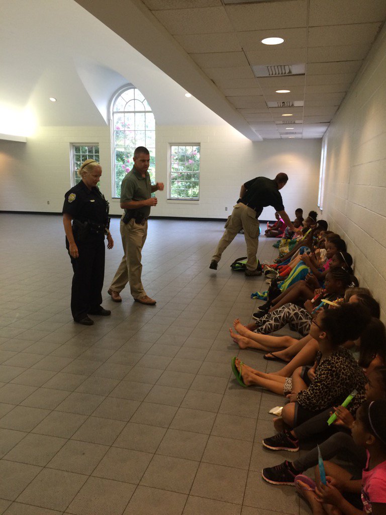 Cityofwspolice On Twitter Wspd Enjoying Popsicles With Youth At