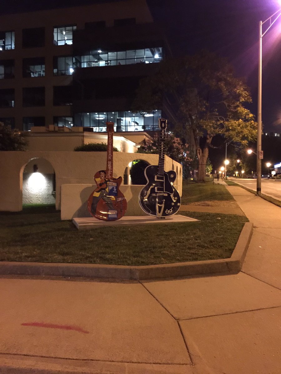 CutlerX's tweet photo. Just a few pictures while enjoying myself here in Nashville https://t.co/yJH7u3vOFi