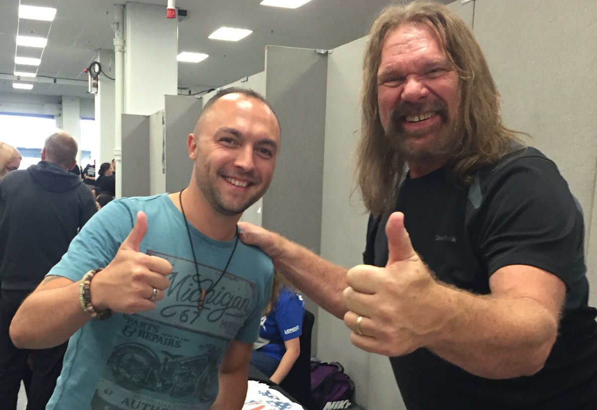 WWLeeTV's tweet photo. Chillin with Hacksaw Jim Duggan. First Wrestler I ever met! 30/7/16 - Olympia, Kensington - London https://t.co/JdZOL213TE