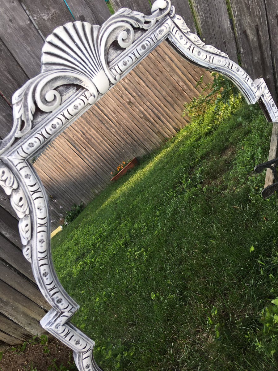 Barb313carm's tweet photo. #shabbychic #mirror https://t.co/K1vlnPi6Tv