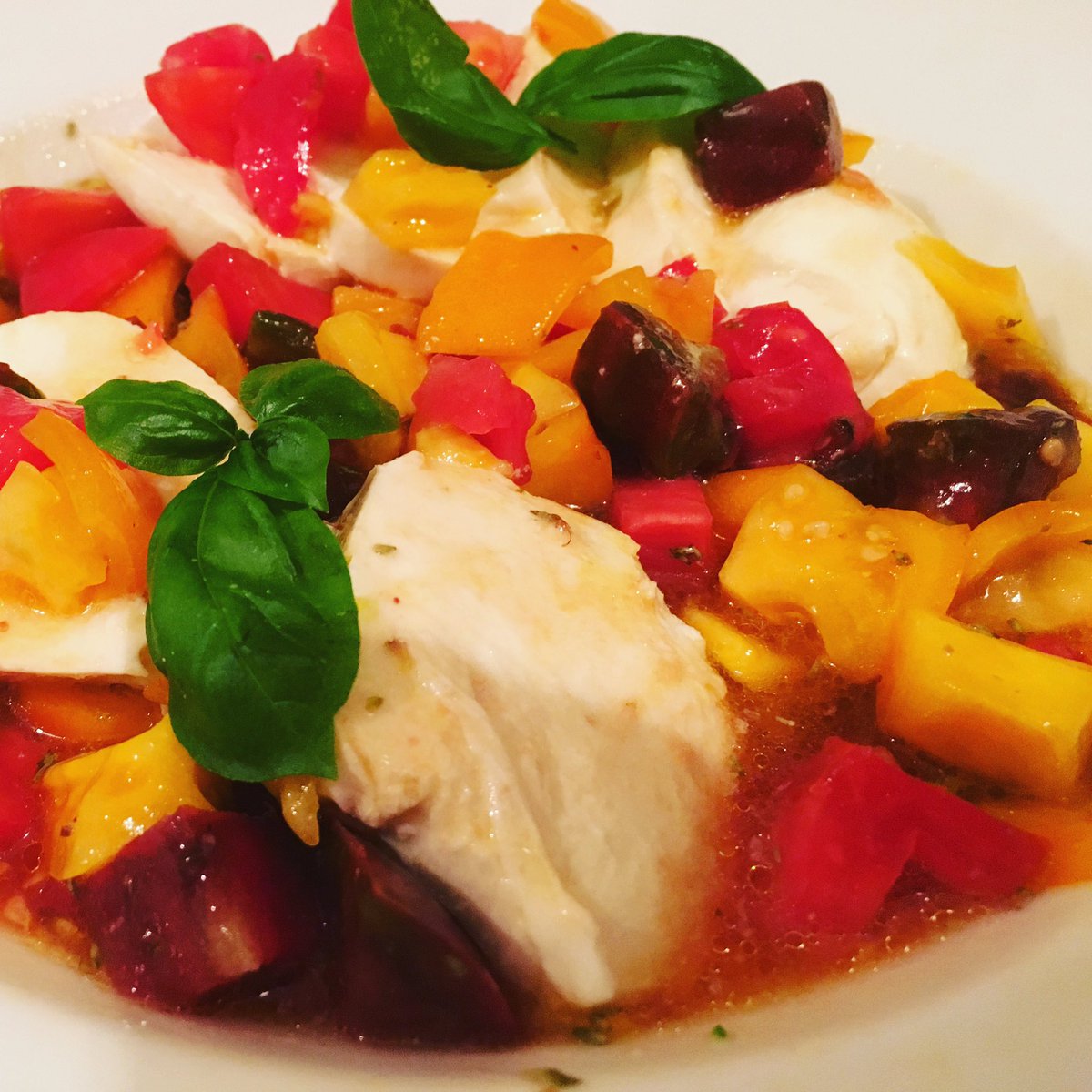 DecoRistorante's tweet photo. Yum. Come patio with us tonight! Market fresh summer tomatoes. https://t.co/7YooMaPR9G
