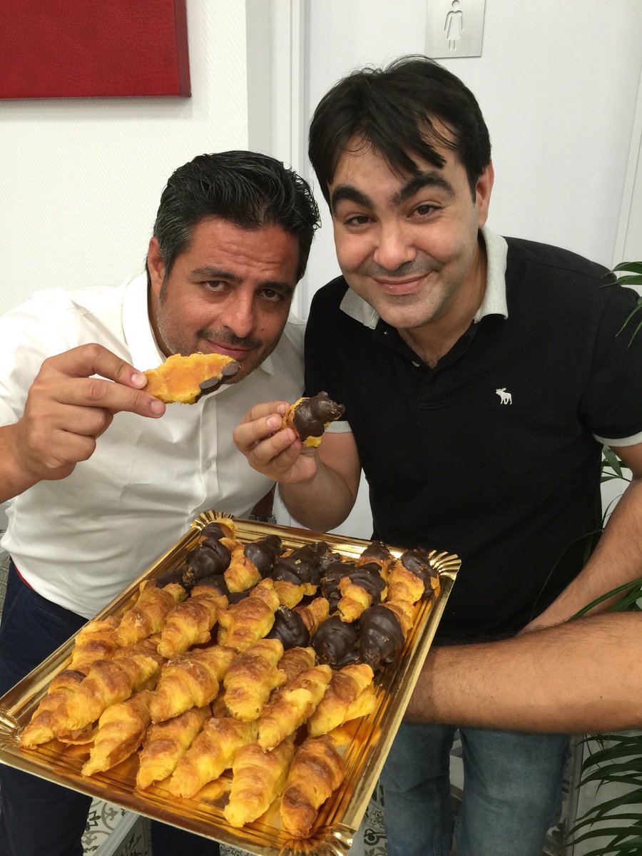 Pedazo de inauguración de <a href="/Los_Manolitos/">Los Manolitos</a> en #Majadahonda... <a href="/migueltoral/">miguel toral</a> y yo lo hemos pasado genial. Gracias!!