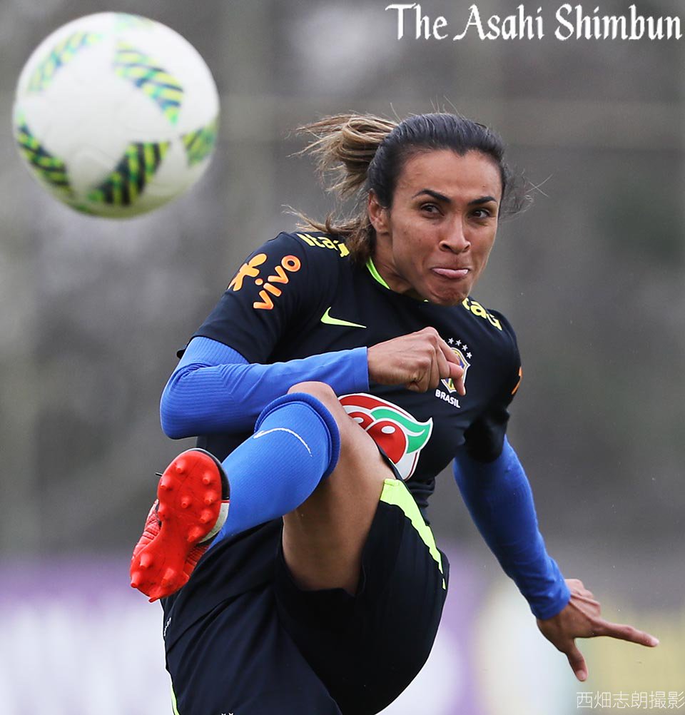 西畑志朗 Shiro Nishihata T Co Crreukqgsn 現在 中国と試合中のサッカーブラジル女子代表のマルタ選手 どことなくロナウジーニョ選手と雰囲気が似ています ドリブルのボールタッチや たまに舌を出して蹴るところとか リオ16 西畑志朗 Shiro Nishihata T Co Crreukqgsn 現在 中国と試合中のサッカーブラジル女子代表のマルタ選手 どことなくロナウジーニョ選手と雰囲気が似ています ドリブルのボールタッチや たまに舌を出して蹴るところとか リオ16