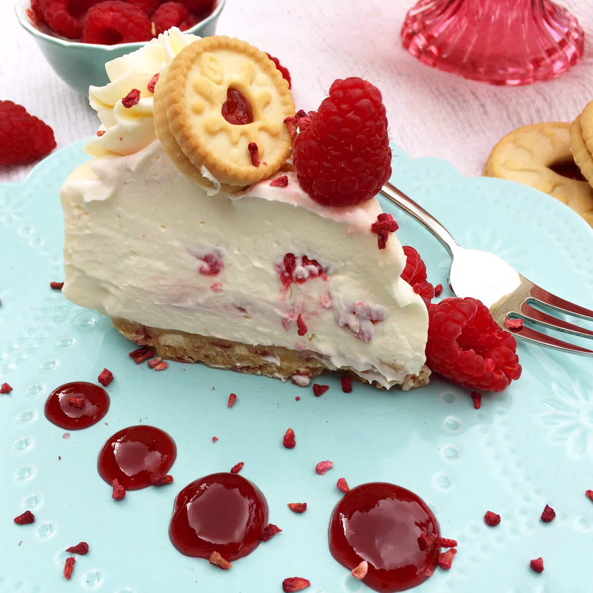 Created a Jammie Dodger Cheesecake! Vanilla &amp; Raspberry Jam Ripple Cheesecake with a Jammie Dodger base #BakersHour