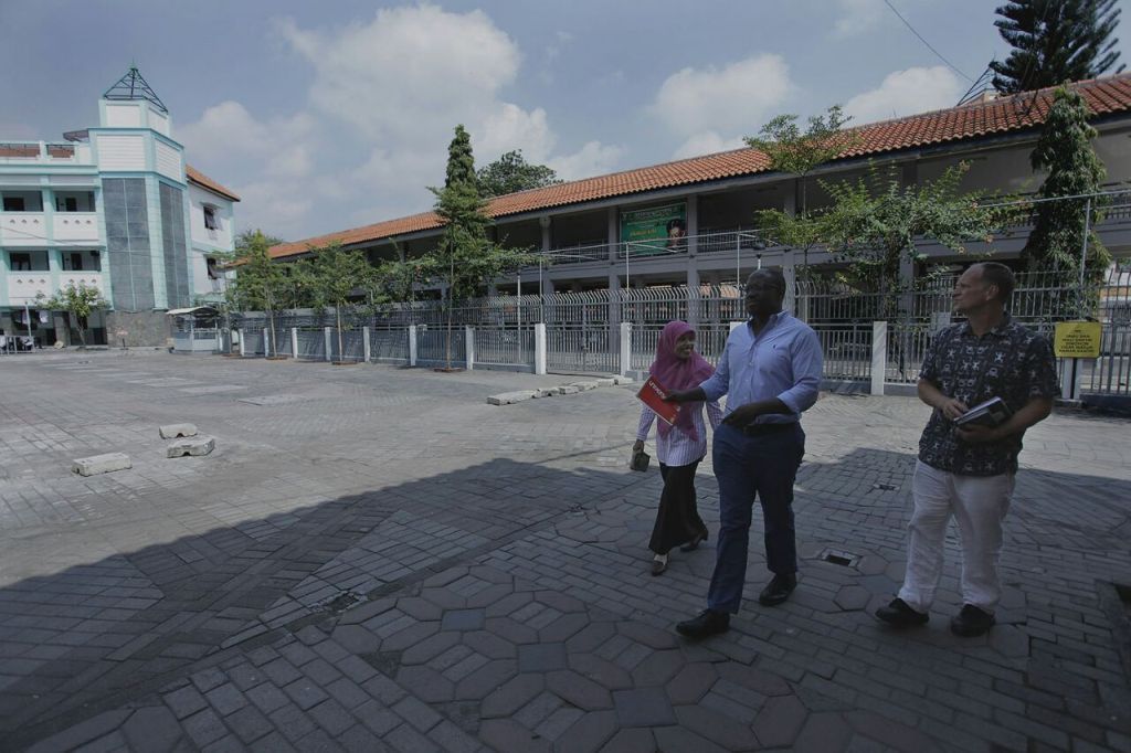 2 Guru Besar Perguruan Tinggi di Amerika Belajar Islam di Pesantren Tebuireng jombangnews.com/2-guru-besar-p…