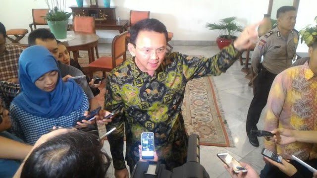 PetikanCom's tweet photo. Ancam Anak Buah, Ahok Minta RT/RW yang Tolak Dirinya Segera Mundur https://t.co/pYr7MRLv5n https://t.co/IrBAu7N8NB
