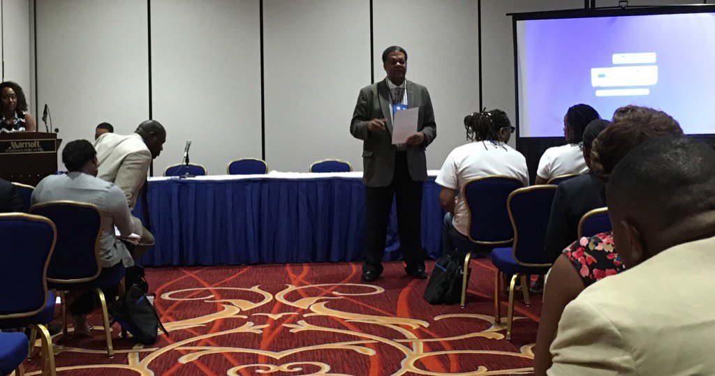 Newsgirl84's tweet image. @terryallenpr leads very helpful 12 Steps to Fitness workshop. #ChapterDay #NABJNAHJ16