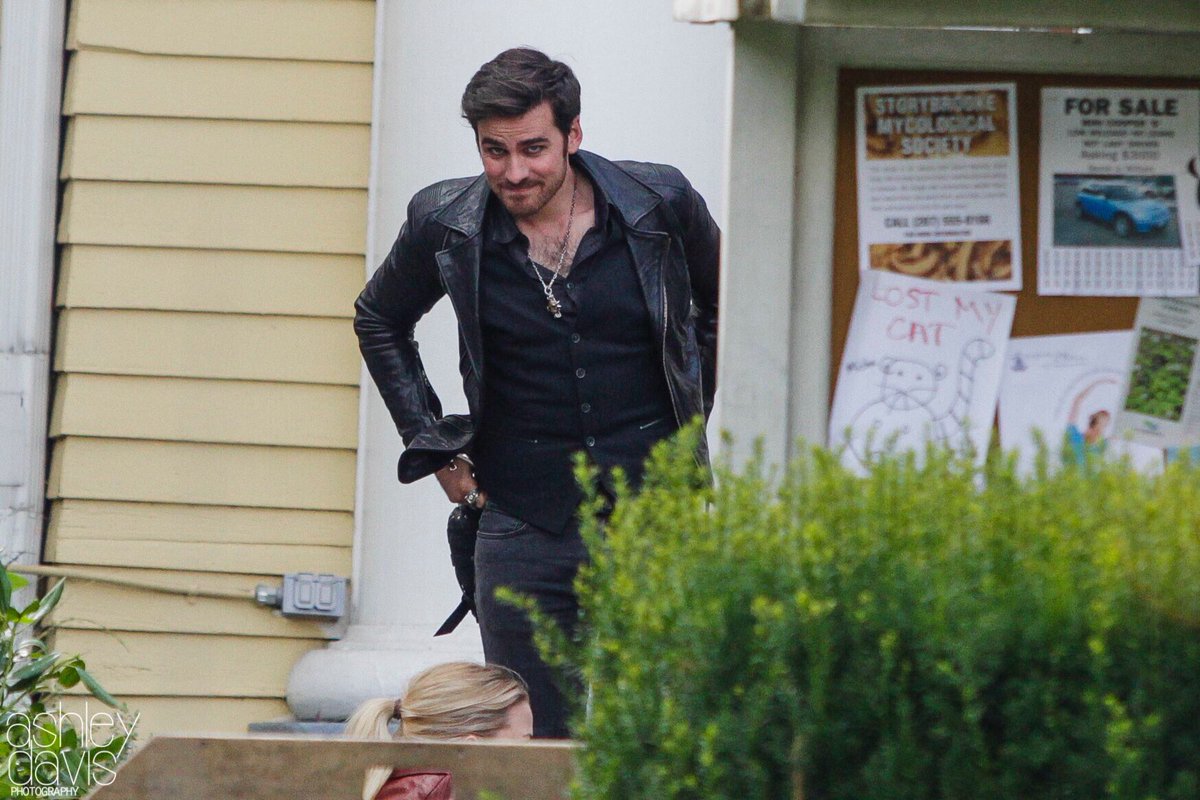 BestSeries_Fr's tweet photo. #Photos #OUAT Quelques photos de tournage de Jen et Colin (et Jared) pour les fans de Captain Swan:) -V https://t.co/gpf570mum9
