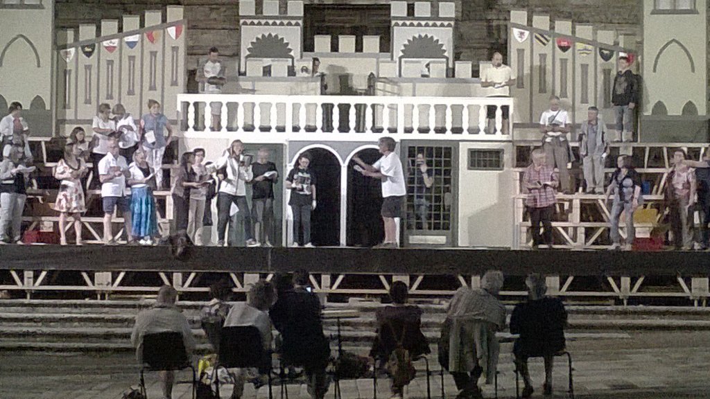 ConfGuideFi's tweet photo. #Montepulciano #Siena #Tuscany. Prove generali del teatro del Bruscello. 12/13/14 agosto! #love Montepulciano https://t.co/uII75elvmI
