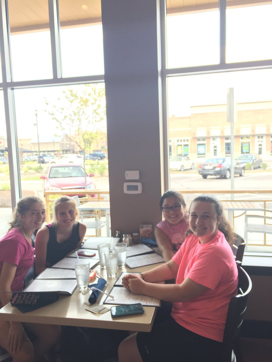 PCColorguard's tweet photo. hey y'all #sectiondinner pt.1 https://t.co/ZJiGtf7rwk