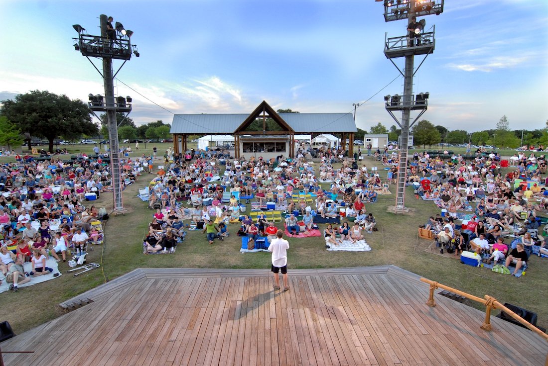 FolgerLibrary's tweet photo. @shakespredallas Look at that crowd! Check out our new blog post about outdoor #SummerSHX https://t.co/GI38yDVTby https://t.co/3PaRDaMsZL