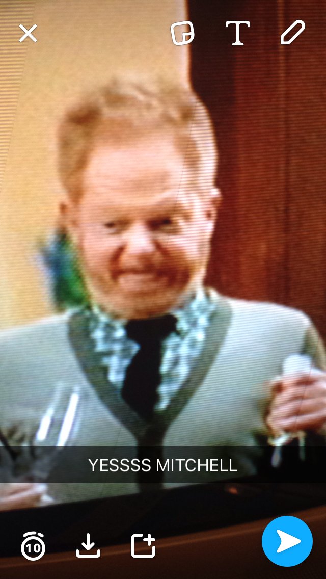 TessWeafer's tweet photo. Watching the Eggdrop modern family episode @jessetyler SOLID scene https://t.co/Ilz2k0JFz5