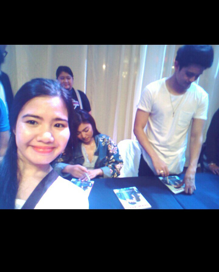 BaifernNadine's tweet photo. During #TeamRealBookLaunch
I cnt hide my kilignez thre! Na starstruck ko sa knila @JayeHanash @hellobangsie so kind https://t.co/nP9hjXNG1D