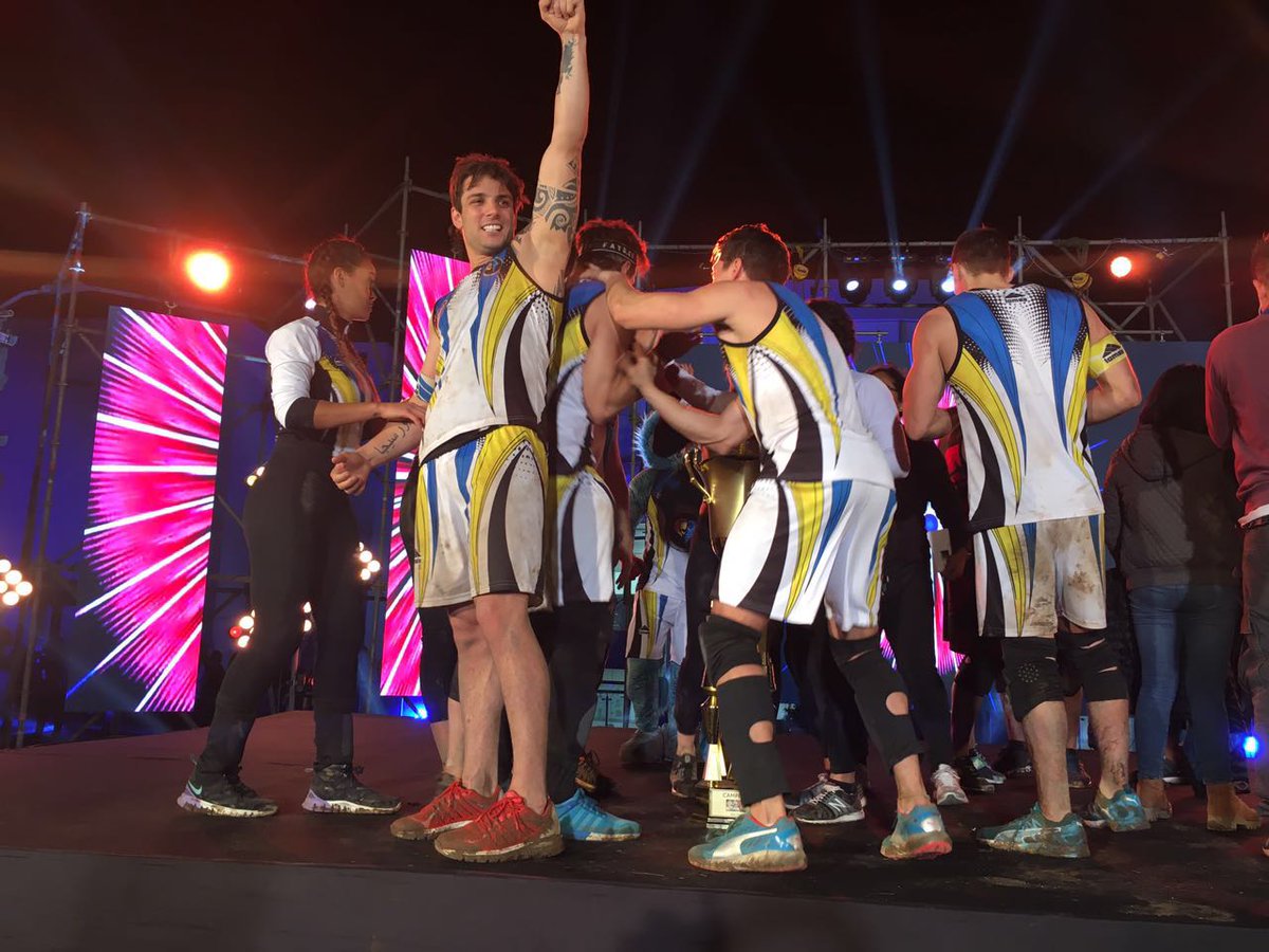 estoesguerra_tv's tweet photo. ¡¡LOS GUERREROS SIGUEN FESTEJANDOOOO!! 💛💪💙  #GranFinalEEGElOrigen https://t.co/BmILWesPa4 https://t.co/zJS9ujkdjL