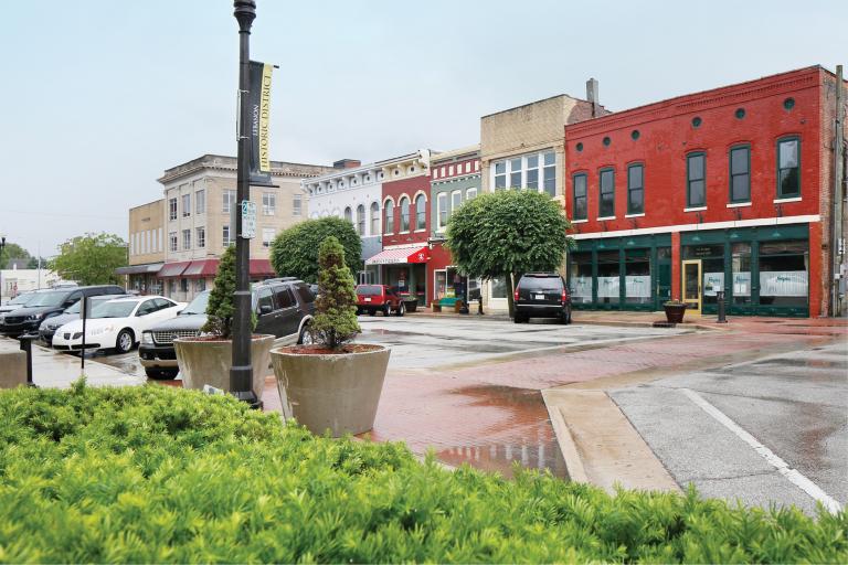 IndyMonthly's tweet photo. Our Most Livable Small Towns: Lebanon - #INSmallTowns https://t.co/GJjf1NsChF https://t.co/aeUuStdUWV