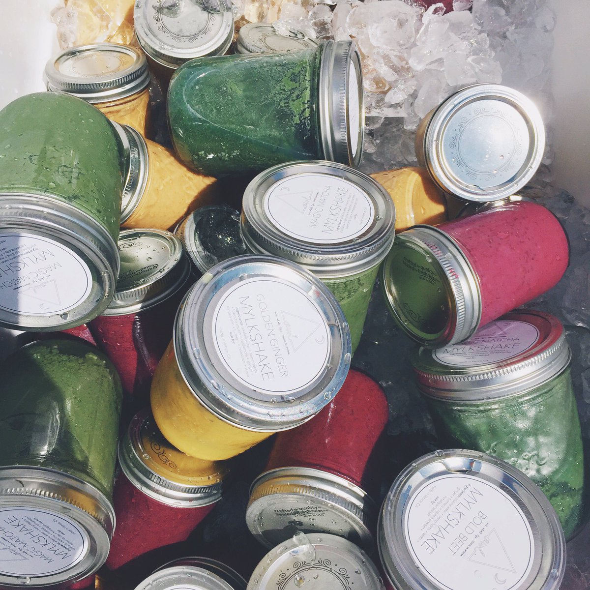 OwlVenice's tweet photo. Mylkshakes for days! #TGIF 🌞 https://t.co/GDBchzGjFA