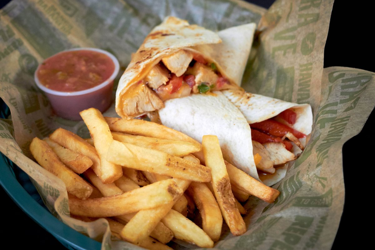 WingstopMexico's tweet photo. ¡Chicken Wrap 😎💕🍗🍖 te encantará!!!!!! #wingstopmiamor #QuieroMisWingstop #WingstopMeEncantas https://t.co/350oIkJMCb