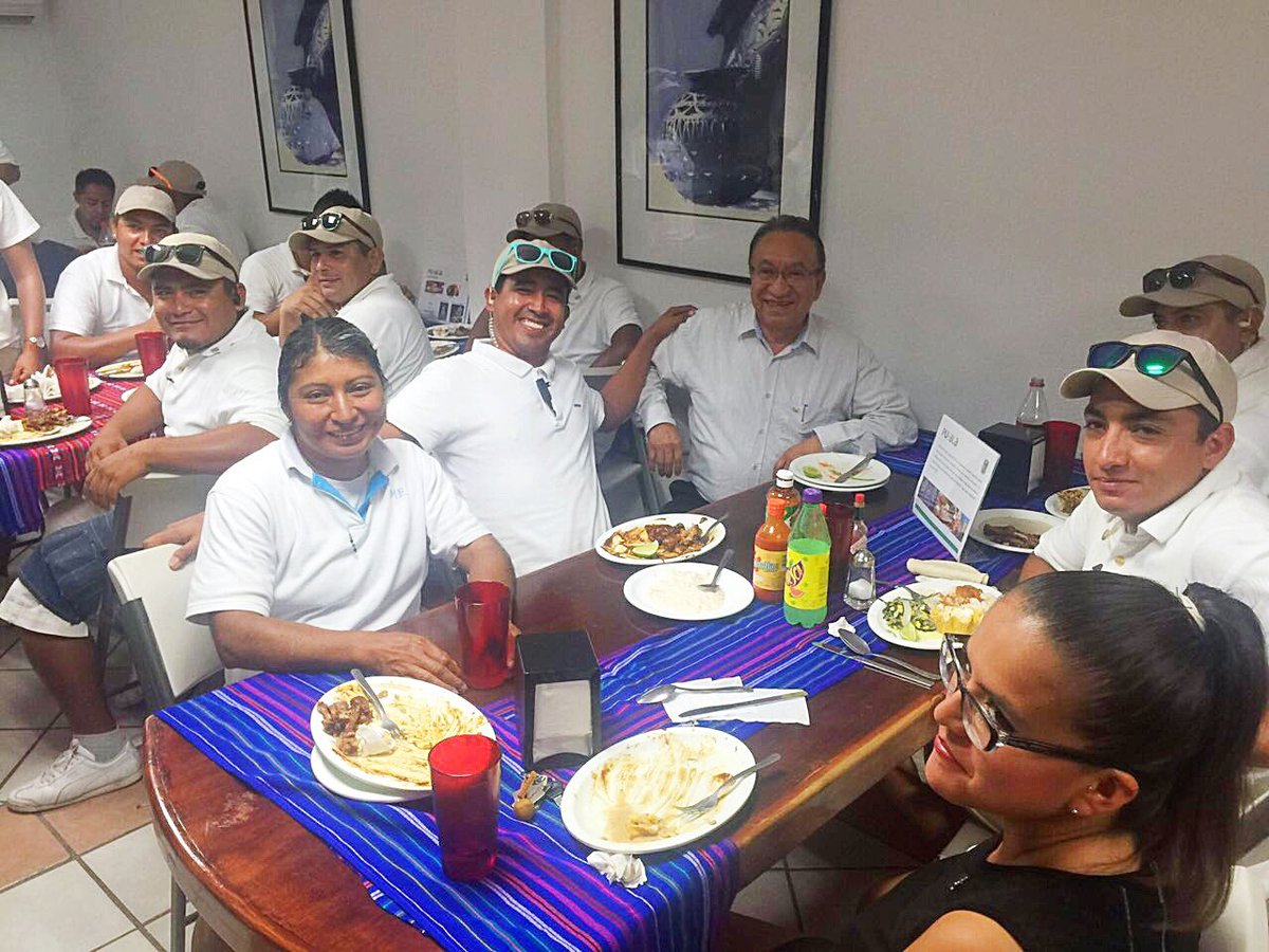 IsaiasGCroc's tweet photo. Hoy de nuevo visite a mis compañeros gastronómicos que trabajan en los diferentes hoteles de Cabo San Lucas #BCS https://t.co/0mo5hV9ngA