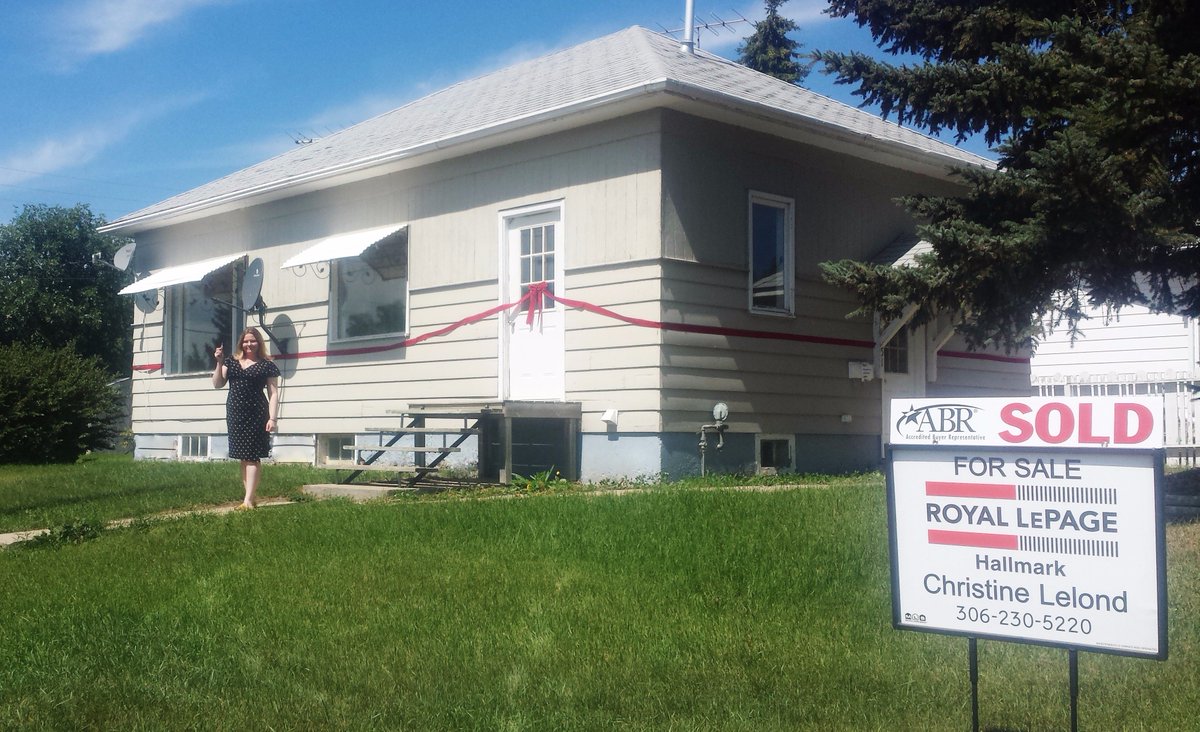 ChristineLelond's tweet image. Congratulations to my repeat VIPs Lindsay &amp;amp; Joel on your home!#ABRSOLD #saskatoonrealestate christinelelond.com