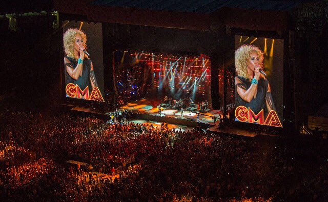 GeorgesLangRTL's tweet photo. La country a bien changé en 2016 ! #WRTLCtry : @FLAGALine_Fans @KidRock @MarenMorris @mirandalambert @randytravis https://t.co/yd1d9Xzg6K