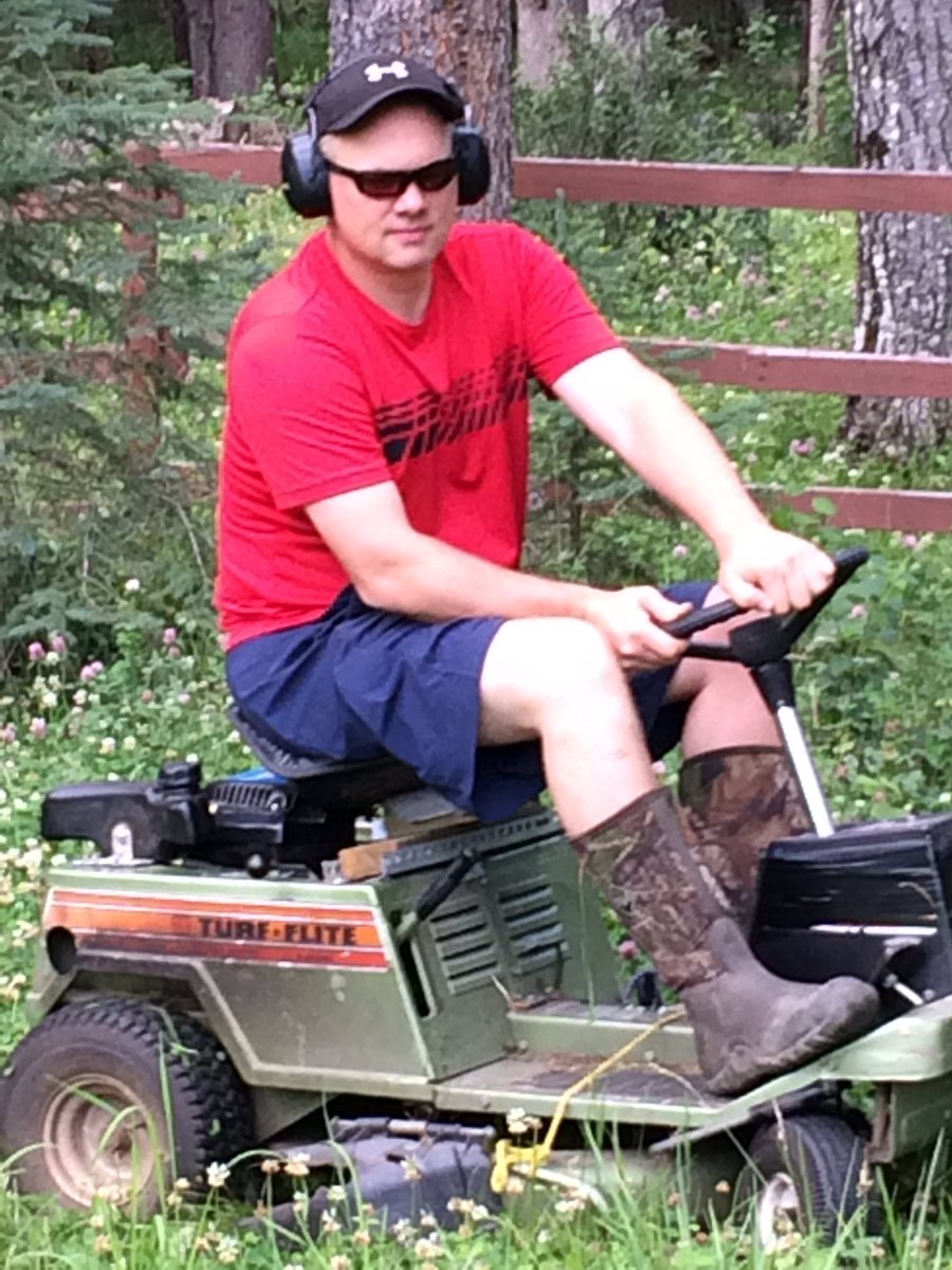 rolexroper's tweet photo. Lieutenant Dan said we didn't have to worry about money no more. So I cut that grass for free. #forestjeff https://t.co/ig1gTAM1up