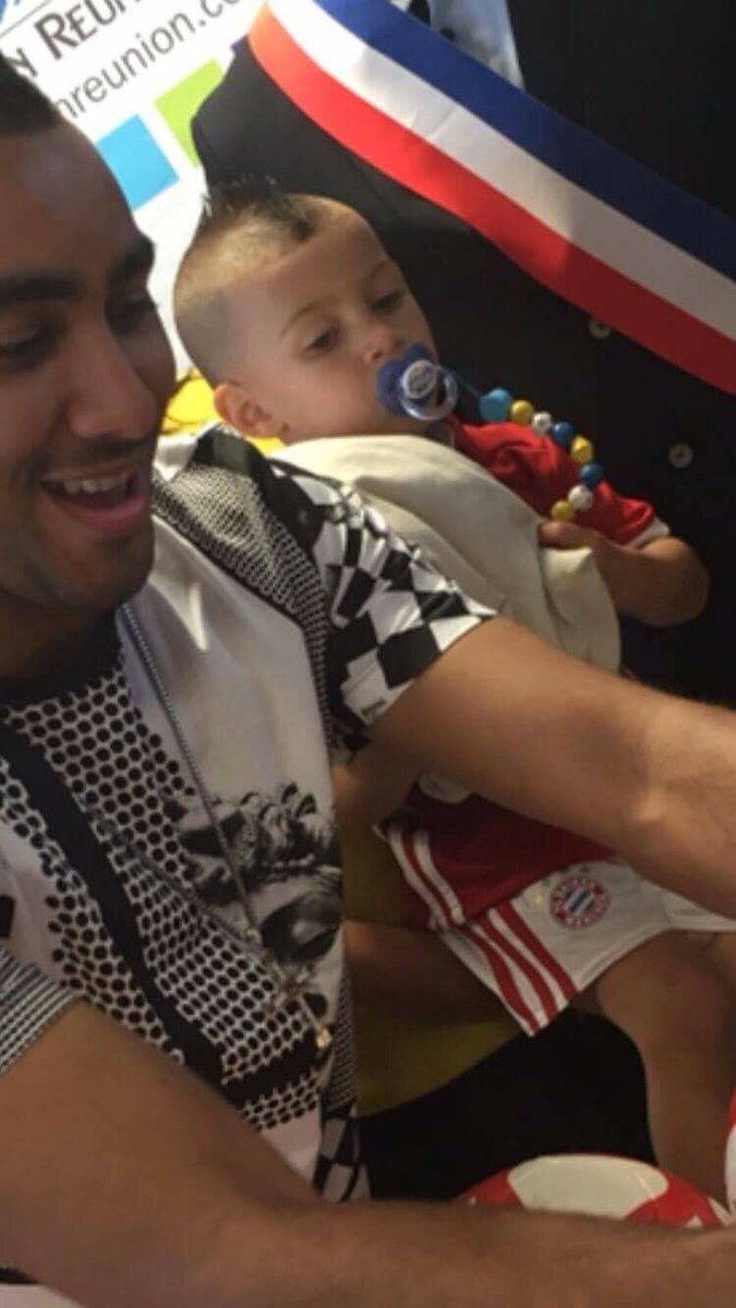 Le fils de <a href="/dimpayet17/">Dimitri Payet</a> au couleur du <a href="/FCBayern/">FC Bayern München</a>, un indice sur son futur club? <a href="/lequipe/">L'Équipe</a> <a href="/beinsports_FR/">beIN SPORTS</a> #lareunion