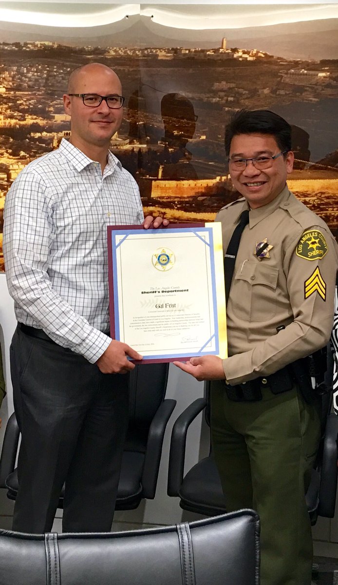 Visited @IsraelinLA today to say farewell to one of the outgoing Consuls, & meet Deputy CG #policediplomacy #LASD