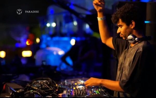 Rave_Zone's tweet photo. P A R A D A I S E 💃 @JamieJonesMusic en @tomorrowland https://t.co/eRIO4CeRVq