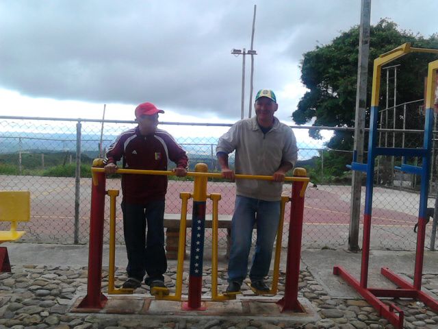 Albertogamezalc's tweet photo. Inspecciones de las obras en santa rita de Miraflores por parte de los concejales socialistas @Al_CapachoViejo https://t.co/8kYcNwI83s