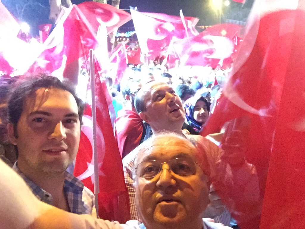 Ailece kısıklıda demokrasi nöbetindeyiz