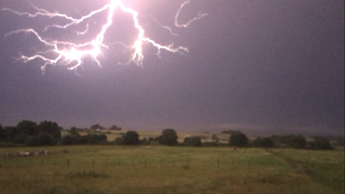 munro_alan's tweet photo. Tuesday nights storm! https://t.co/U1cms7RVeD