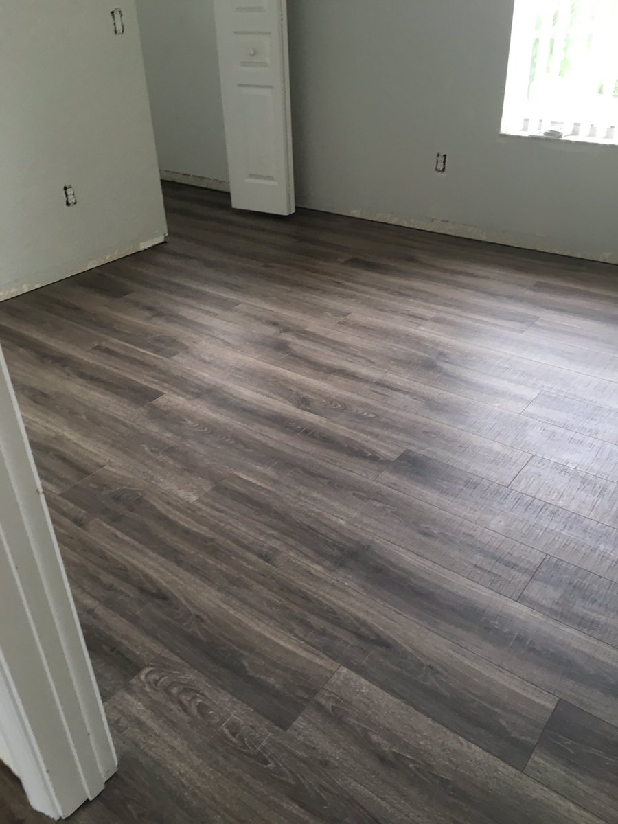 quantumfloors's tweet photo. Driftwood Oak by @MohawkFlooring https://t.co/IZYz6DjbUk